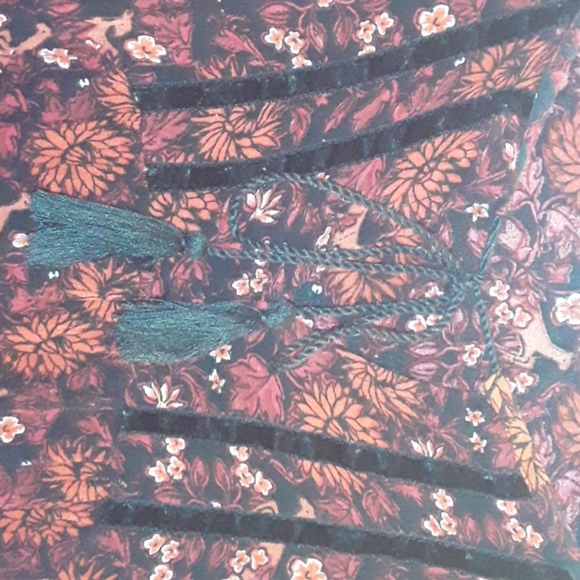 Super cute, flowy long sleeve shirt! Old Navy - Picture 4 of 5